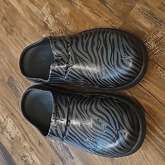 Oofos - Picture 2 of 3